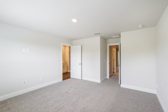 Master Bedroom - 221 River Rock Dr