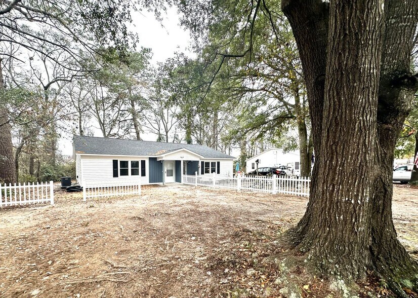 Building Photo - 4220 Mica Ave