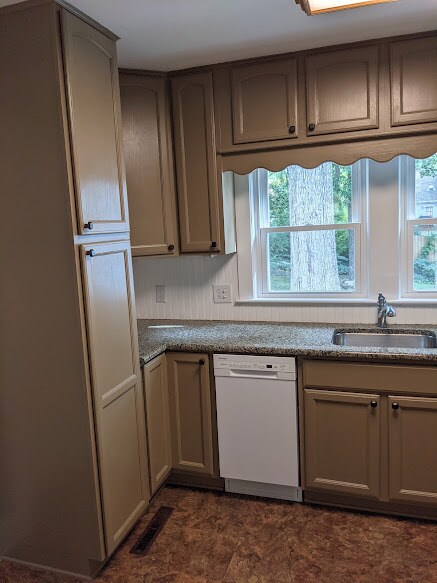 Building Photo - 1245 S Hawthorne Rd