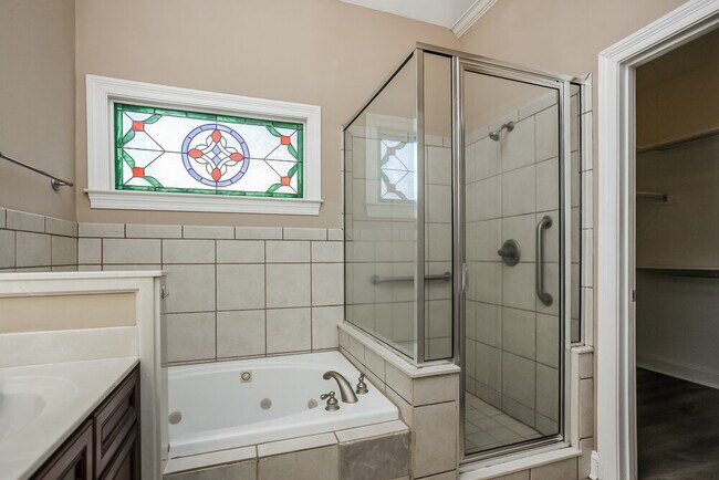 Building Photo - 3045 Roseleigh Dr