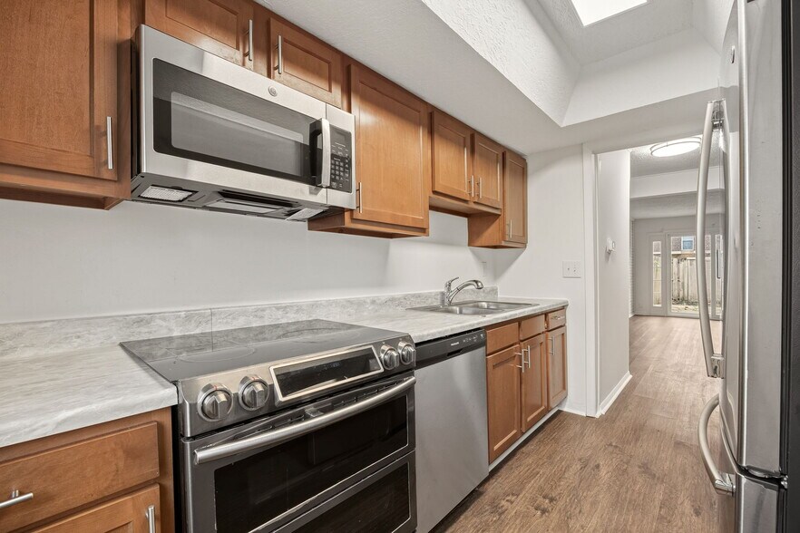 Building Photo - 7488 Country Brook Dr