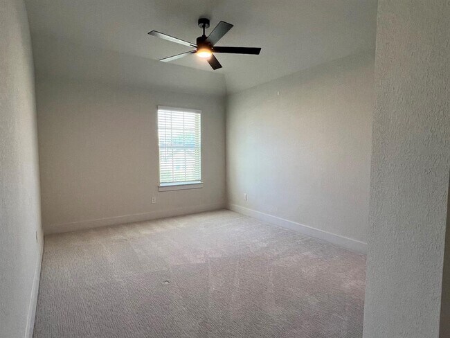 Building Photo - 2612 Brushwood Mdw