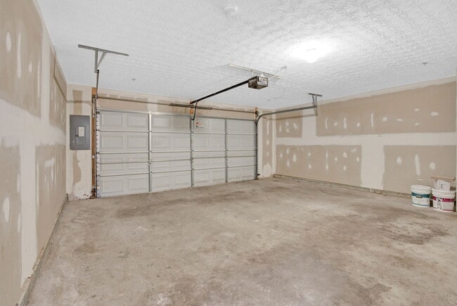 Building Photo - 241 Village Square Dr