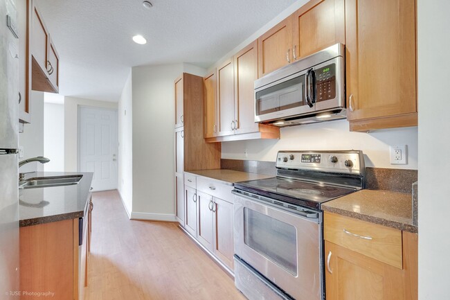 Building Photo - Charming spacious 1 bed 1 bath unit in the...