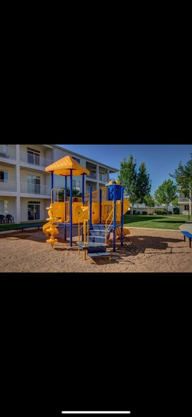 Building Photo - 1845 W Canyon View Dr