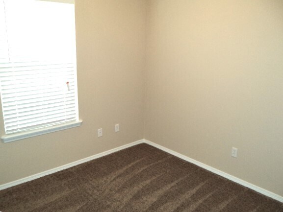 Building Photo - 9683 W Rustica Dr