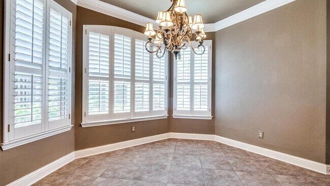 Building Photo - 452 Richmond St