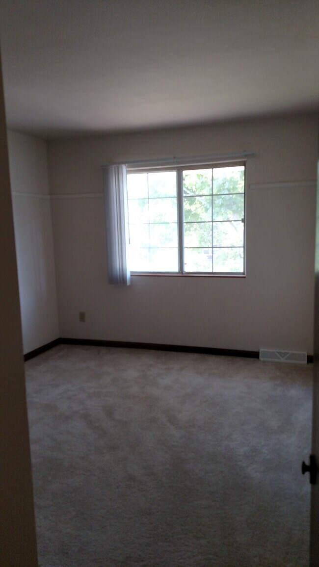 Building Photo - 741 E Imperial Dr