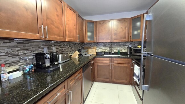 Building Photo - 3731 N Country Club Dr