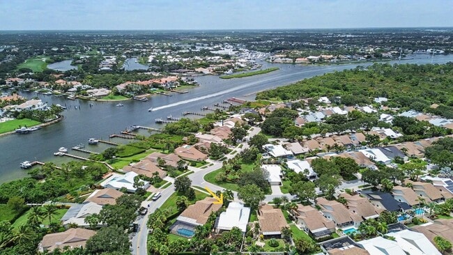 Building Photo - 303 Leeward Dr