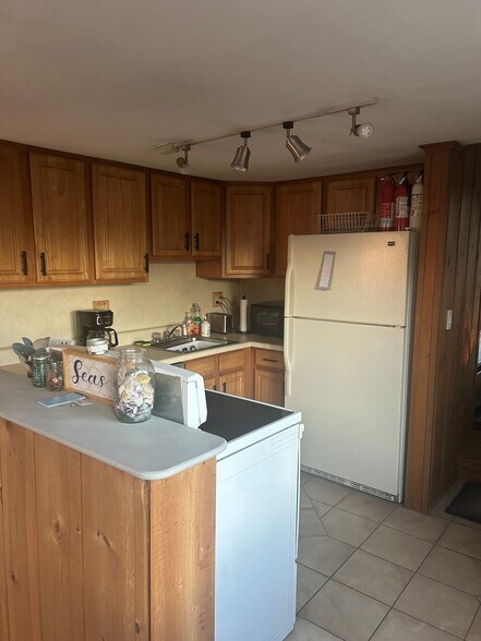 fully applianced kitchen - 30 Ninigret Ave