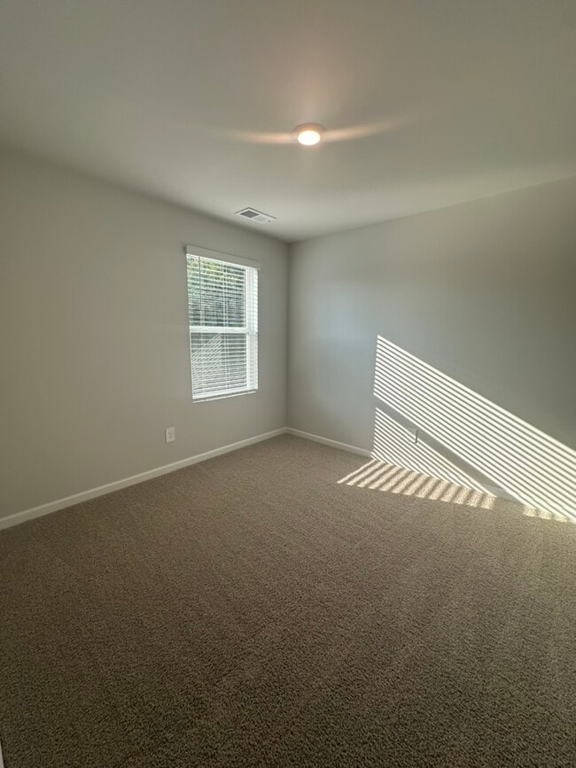 Building Photo - 504 Cloudland Dr