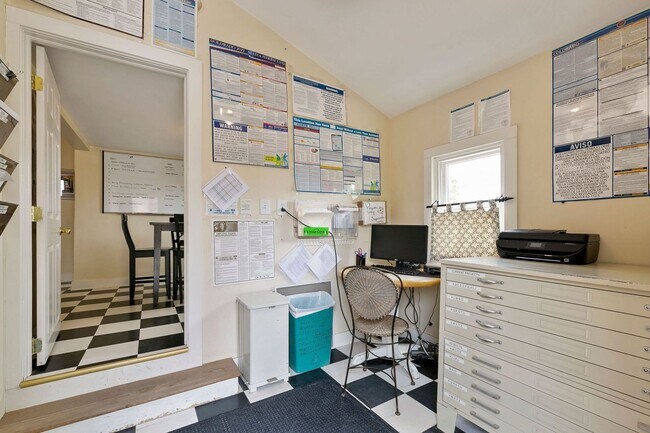 Building Photo - 745 Jackson Ct
