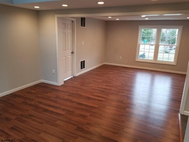 Building Photo - 161 E Wyoming Ave