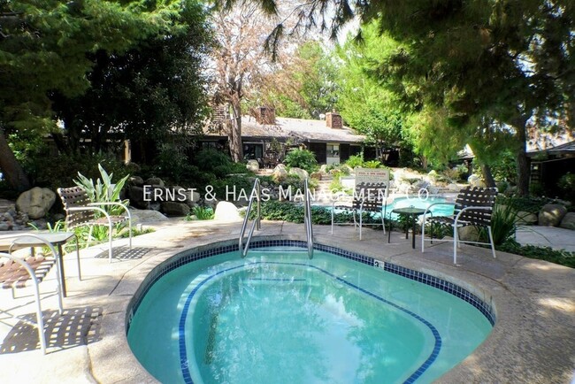 Building Photo - 3667 Country Club Dr