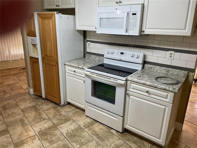 Building Photo - 7438 St Johns Rd