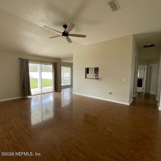 Building Photo - 594 Independence Dr