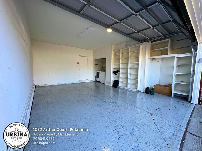 Building Photo - Charming Petaluma 2-Bedroom Home with Larg...
