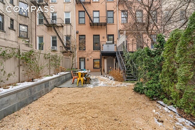 Building Photo - 79 2nd Pl