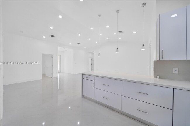 Building Photo - 15640 NW 39th Ct