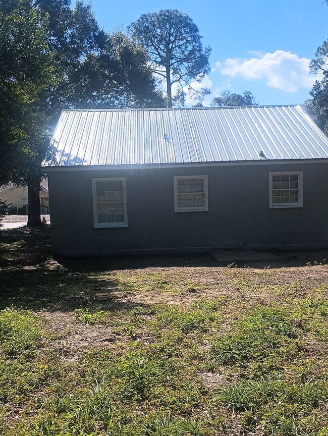 Building Photo - 222 Willow St