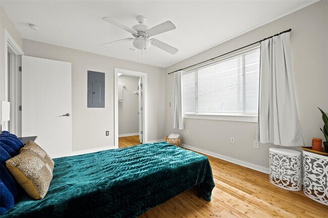 Building Photo - 2200 Dickson Dr