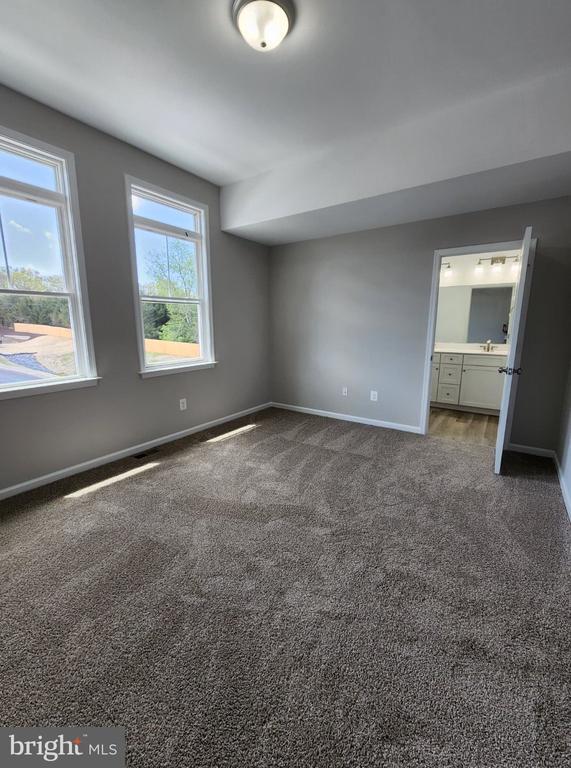 Building Photo - 111 Coralyrose Ct