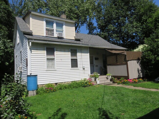 Primary Photo - 6727 Lansing Ave