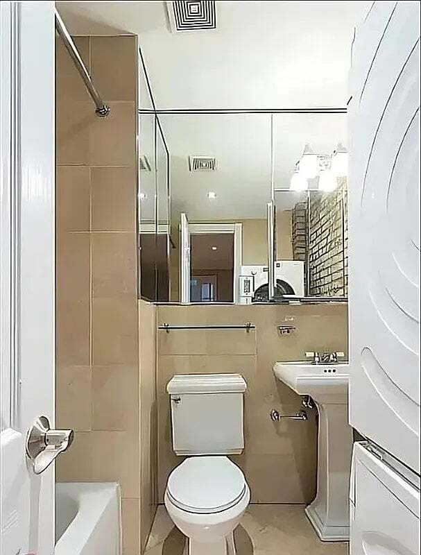 Building Photo - 202 E 13th St