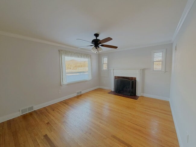 Building Photo - Single-Family Home with Scenic Views, Large Yard & Spacious Bedrooms