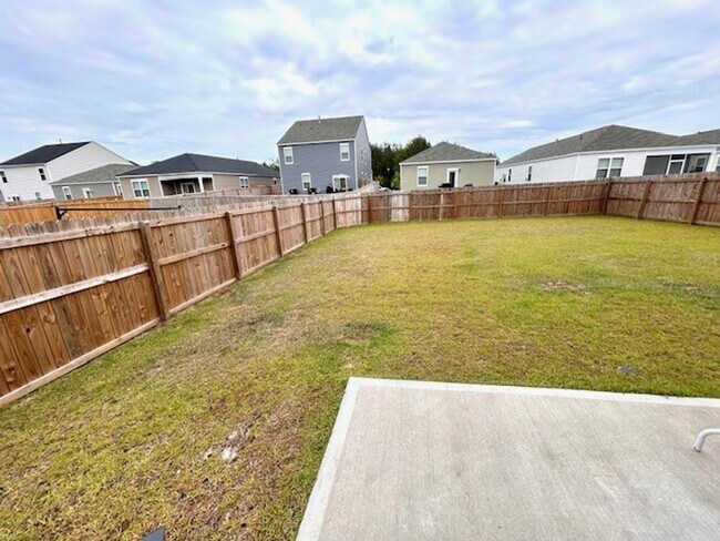Building Photo - Spacious 5BR/3BA Home in Ladson, SC - Moth...
