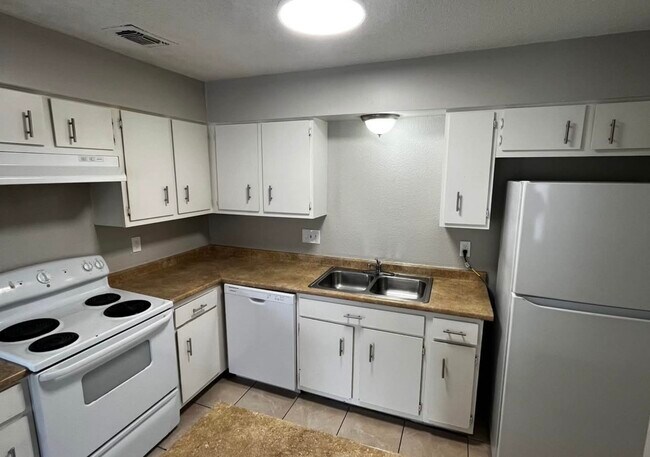 Building Photo - 12118 W Bellfort Ave