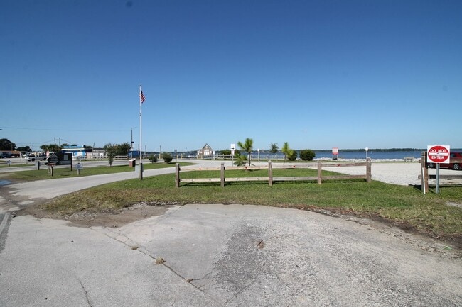 Building Photo - 2BR, 2BA Duplex with Close Water Access for Boats and Kayaks