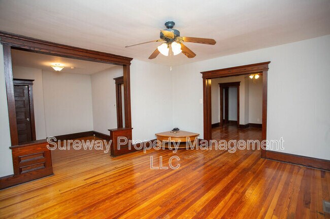 Building Photo - 5753 Rogers Ave