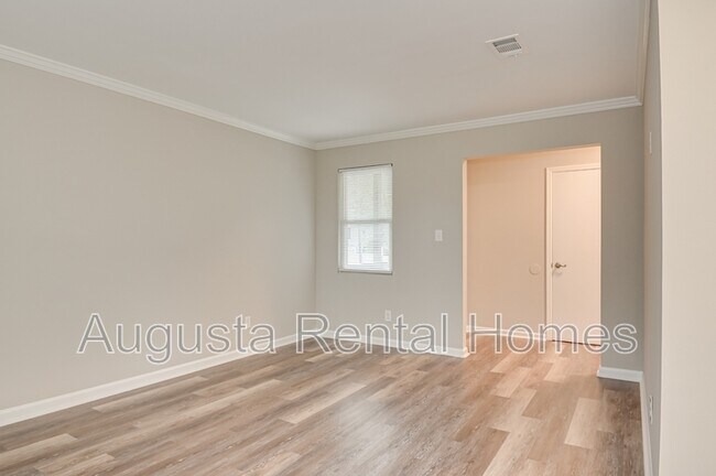 Building Photo - 1402 Johns Rd