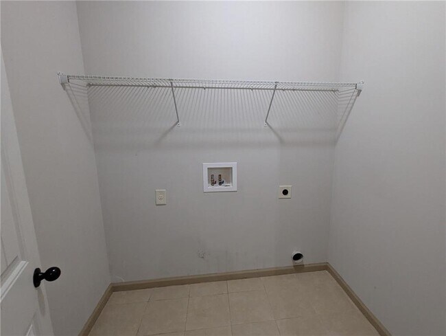 Building Photo - 4635 Belcrest Way