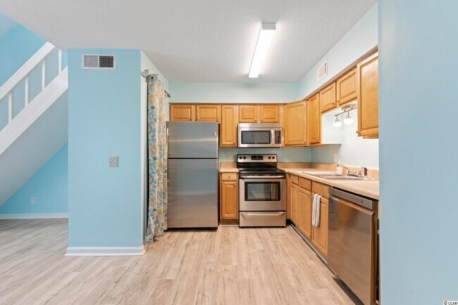 Building Photo - 421 Cambridge Cir