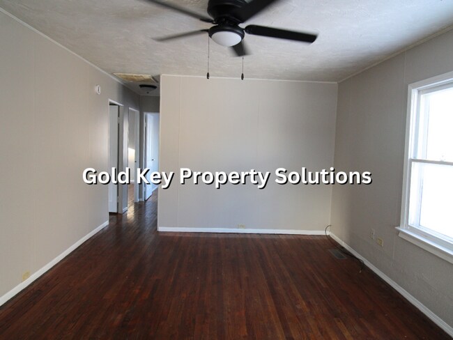 Building Photo - 3 BR 1 BA House with Garage and Enclosed Porch (NO SECTION 8)