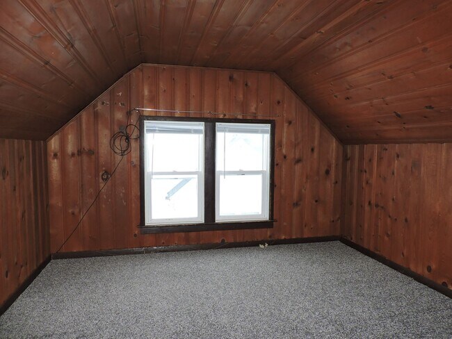 Building Photo - 3 bedroom, 1 bath house