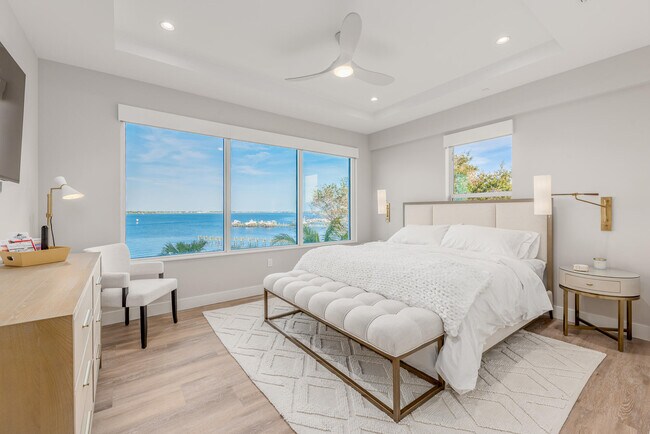 Building Photo - 41 SW Seminole St