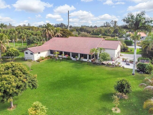 Building Photo - 5425 SW 190th Ave