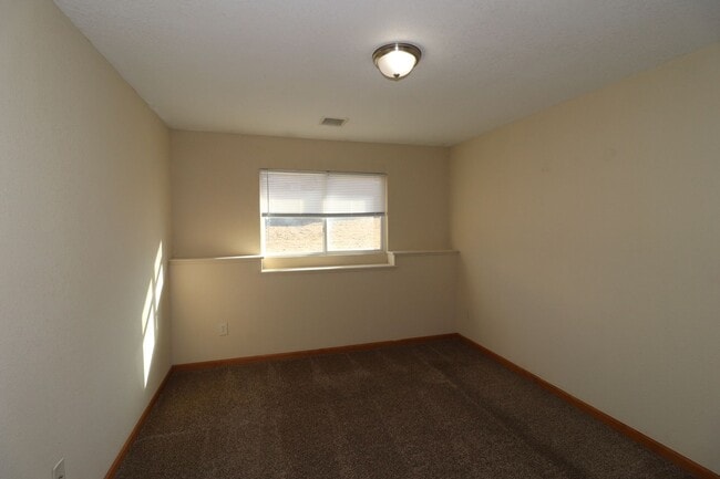 Building Photo - Spacious Duplex for Rent