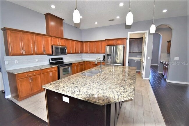 Building Photo - 16612 Tudor Grove Dr