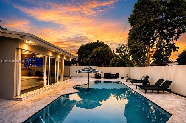 Building Photo - 561 NE 172nd St