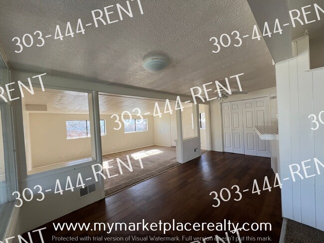 Building Photo - 3 Bedroom and 1.5 Bathrooms in Ranch Style...