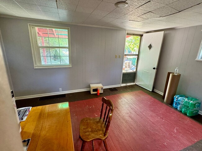 Building Photo - 917 Perry Hwy