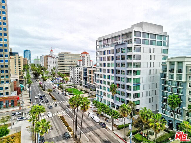 Primary Photo - 200 W Ocean Blvd