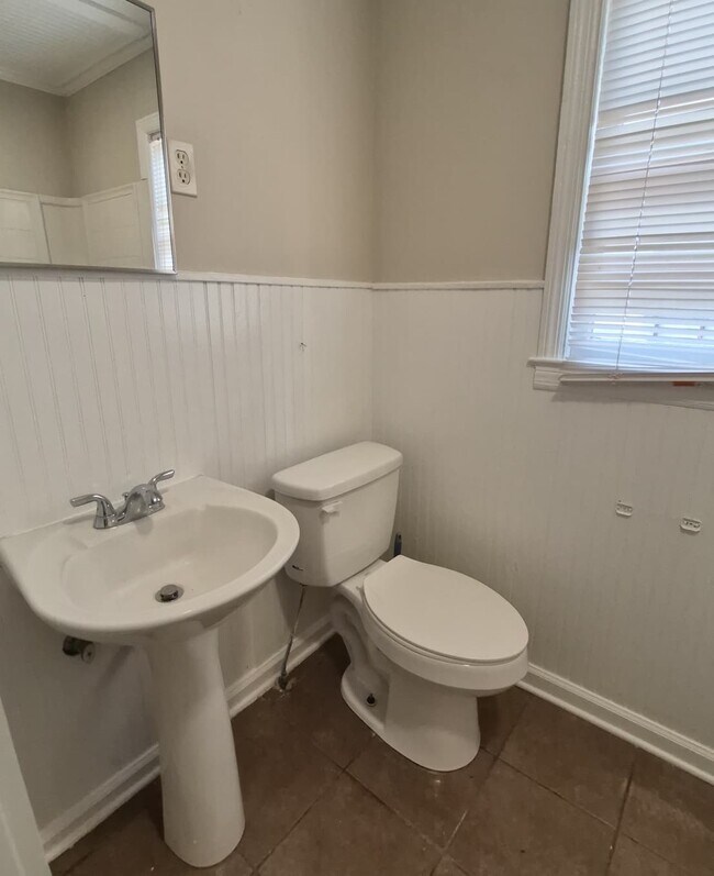 Building Photo - 206 W 60th St