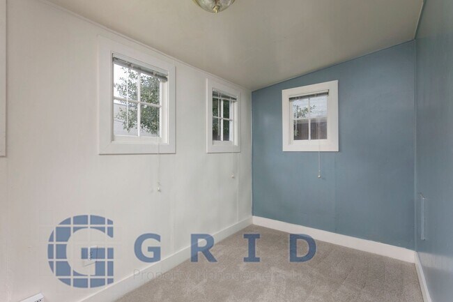 Building Photo - Gorgeous Bungalow in Mississippi Corridor!