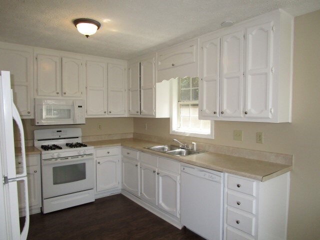 Building Photo - 1097 Trestle Dr